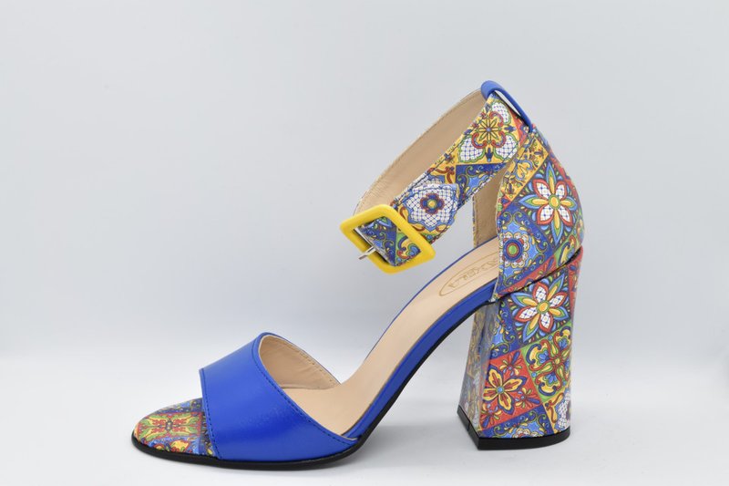 Sandale albastre cu model floral