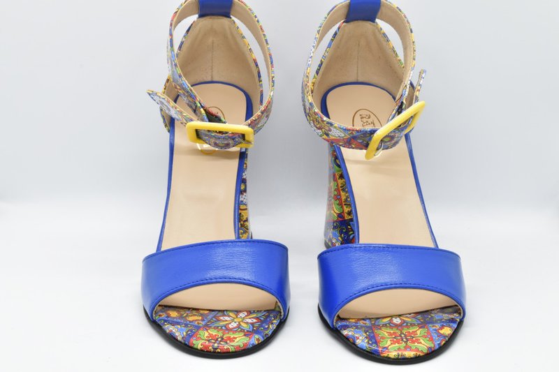 Sandale albastre cu model floral